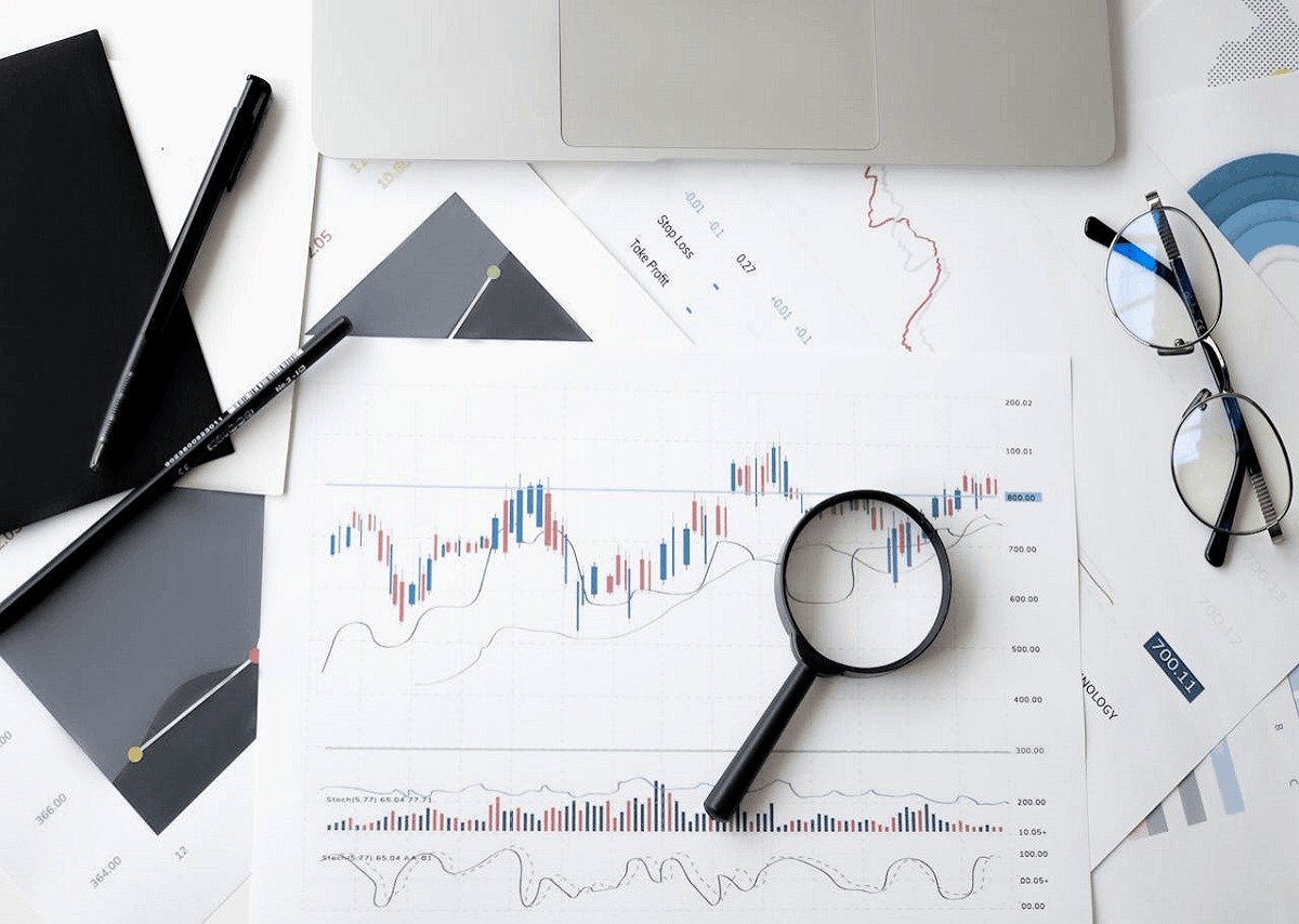 Recovery Builds as Yields Fall, Global Risks Persist